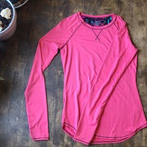 Long sleeve thermal top.